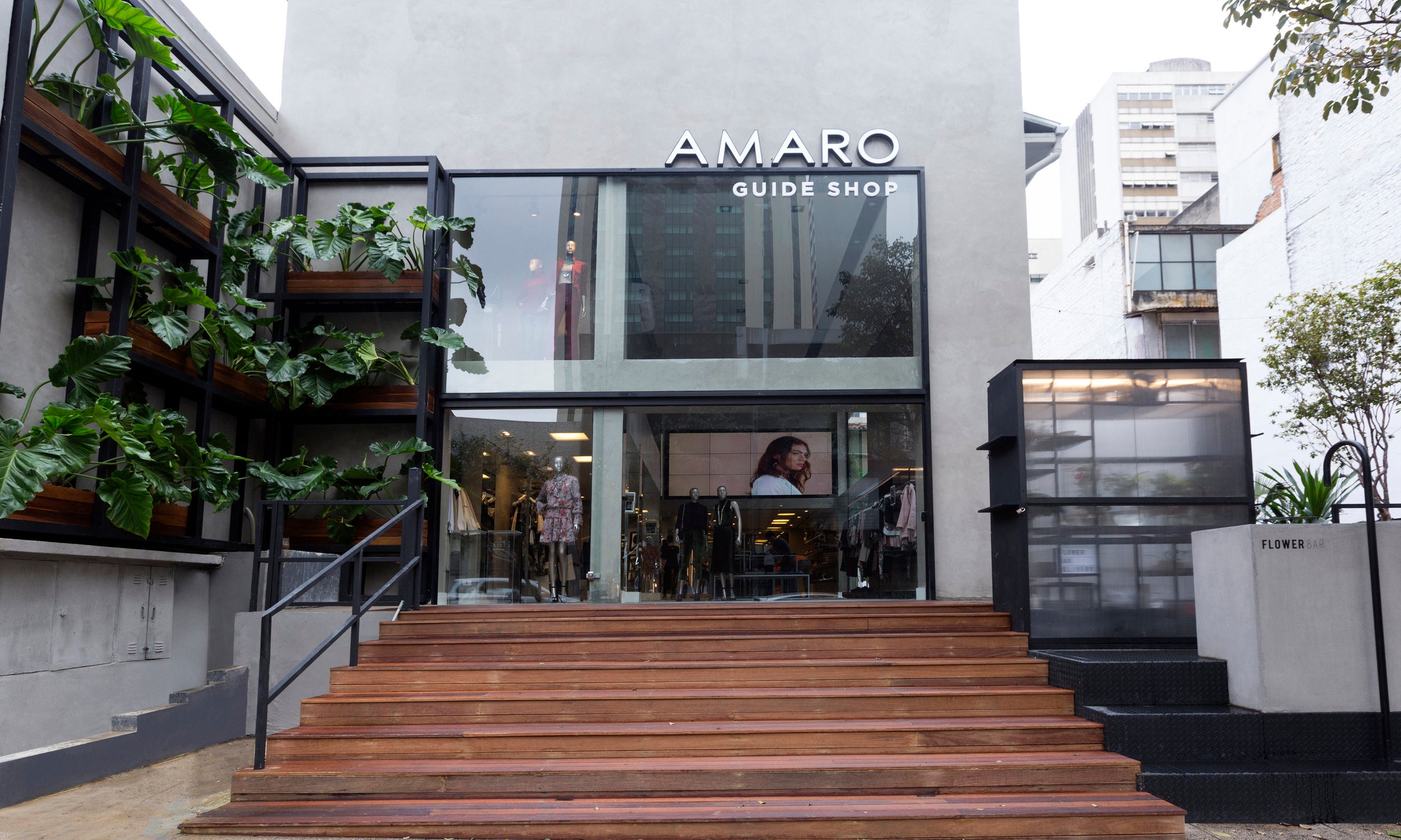 AMARO inaugura novo Guide Shop na Oscar Freire
