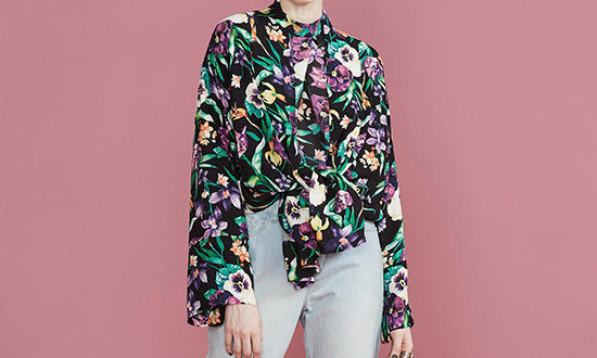 15 Blusas para Usar com Jeans (com preços incríveis!)