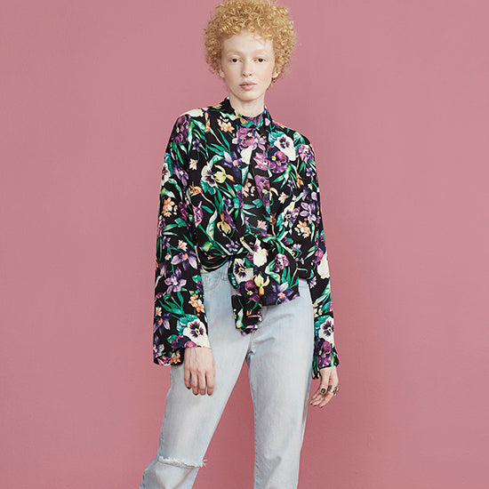 15 Blusas para Usar com Jeans (com preços incríveis!)