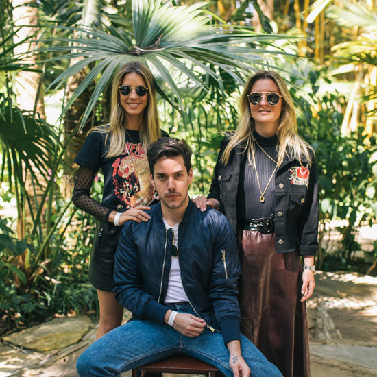 Gabriel Gontijo, Paula Drumond e Julia Duarte em um passeio por Inhotim