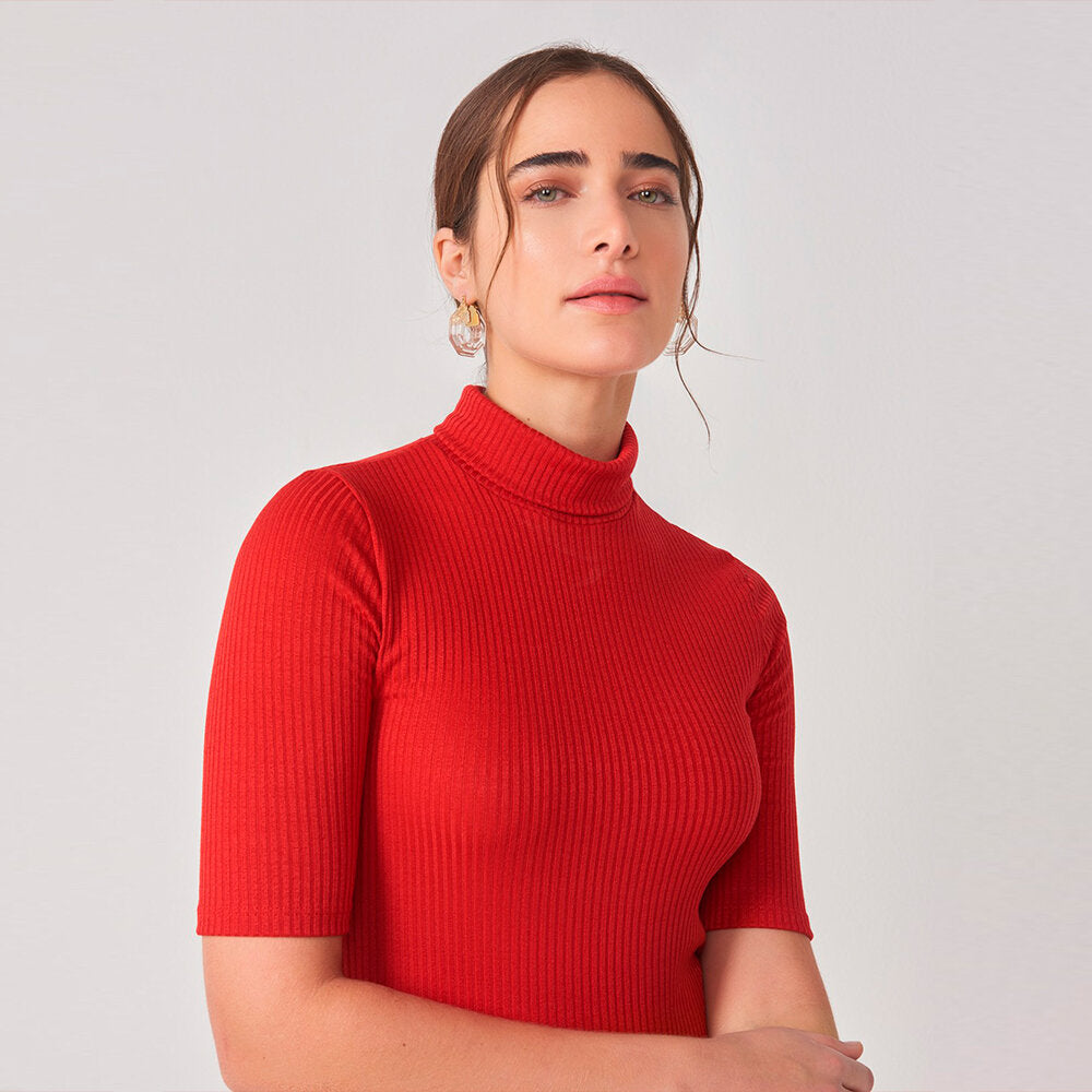 Looks com Blusa de Gola Alta: O Must-have do Inverno