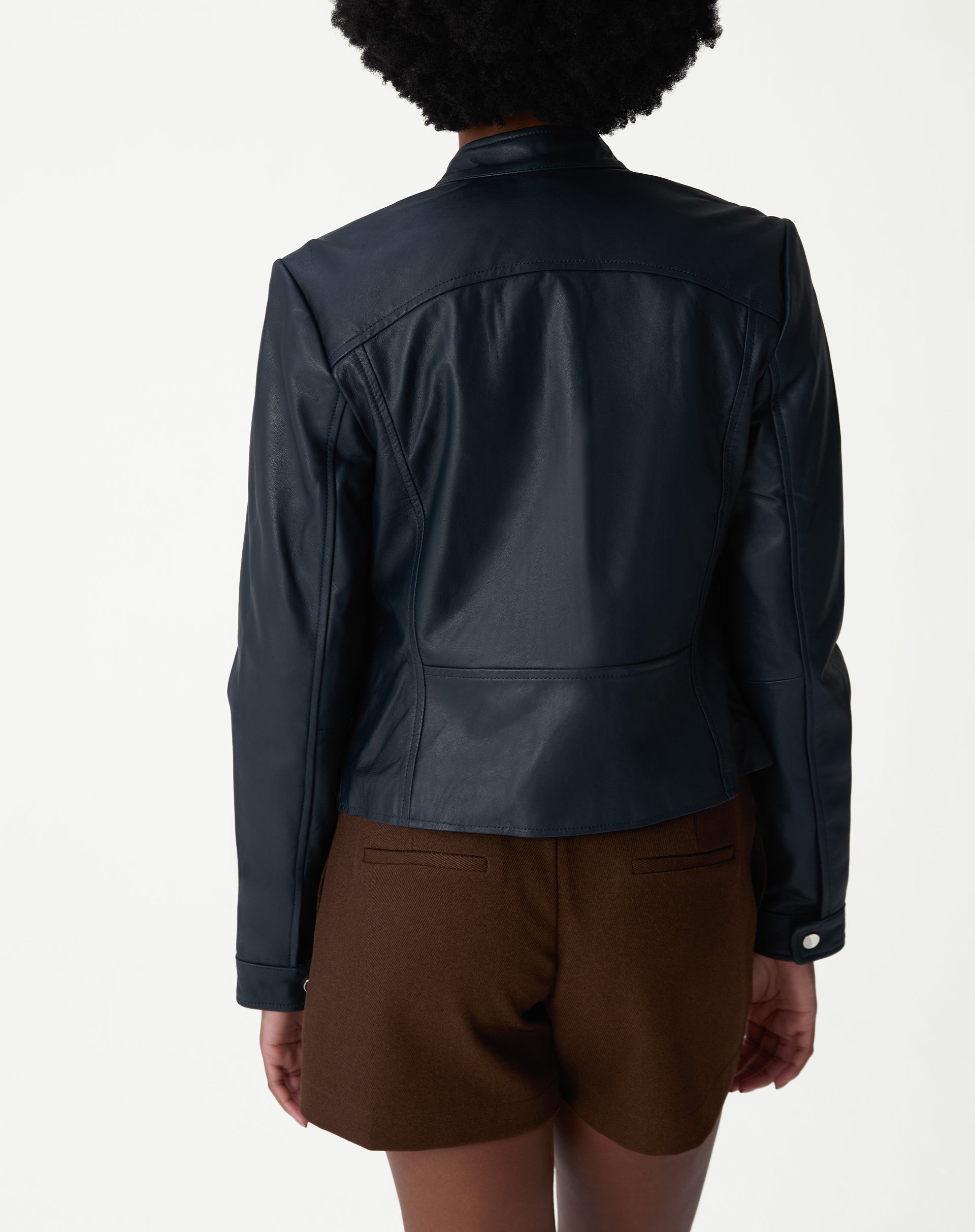 20005996_0016_jaqueta-couro-pelica-essential-azul-marinho_2_d324570f-e510-4910-99e9-30946f5728c1.jpg