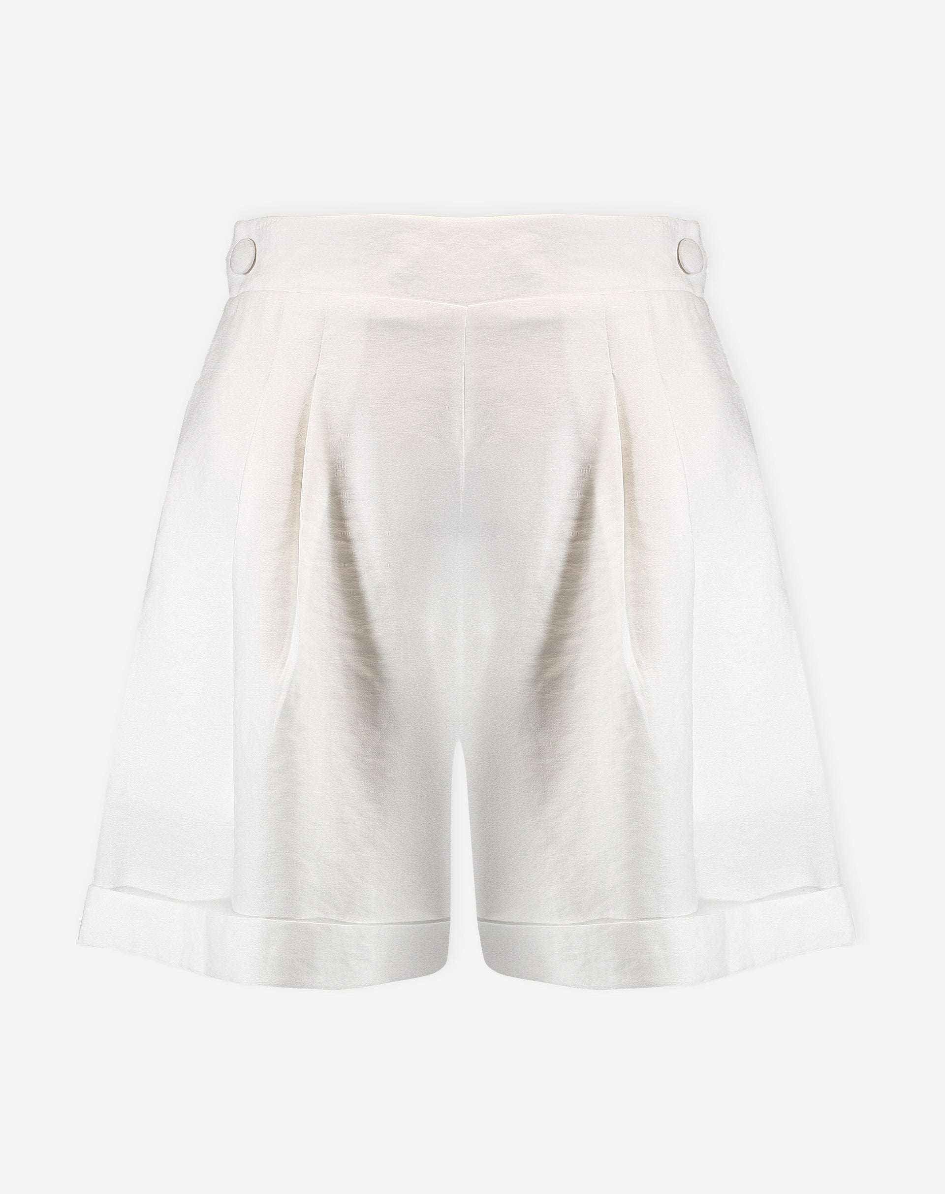 Imagem do shorts de alfaiataria off-white com barra dobrada, vista frontal.