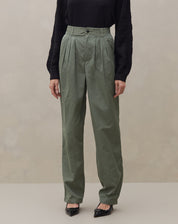 Calça Reta de Pregas Alfaiataria - Verde Militar