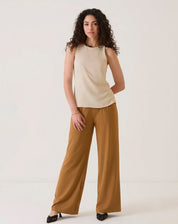 CALÇA COM BOLSOS DE ALFAIATARIA - MARROM