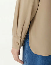 Camisa Alongada Com Fenda - Bege