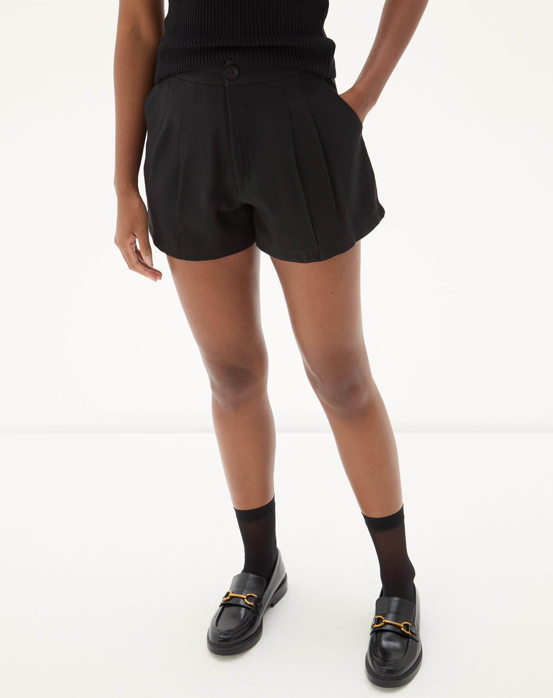 SHORTS CURTO COM VINCOS - PRETO