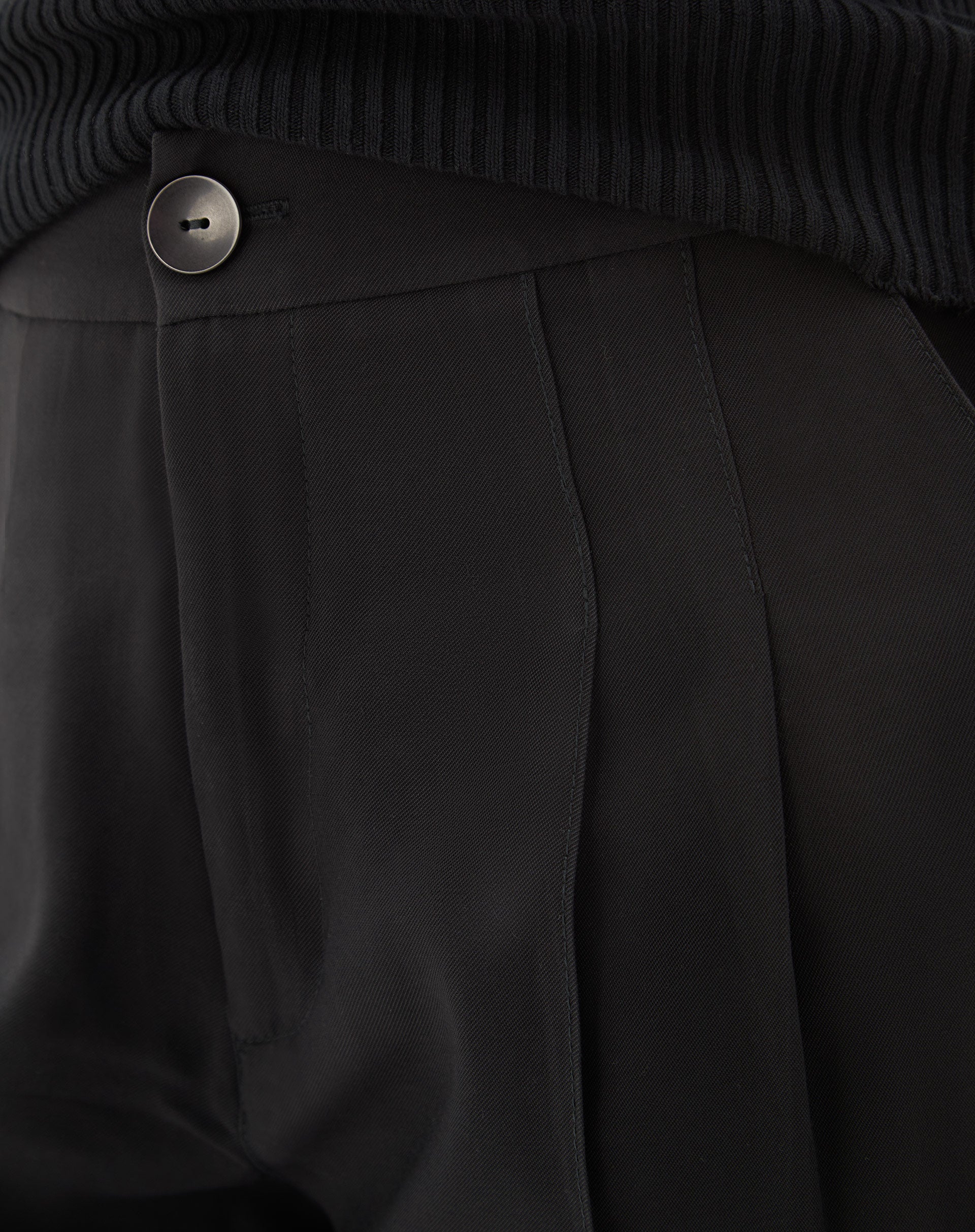 SHORTS CURTO COM VINCOS - PRETO