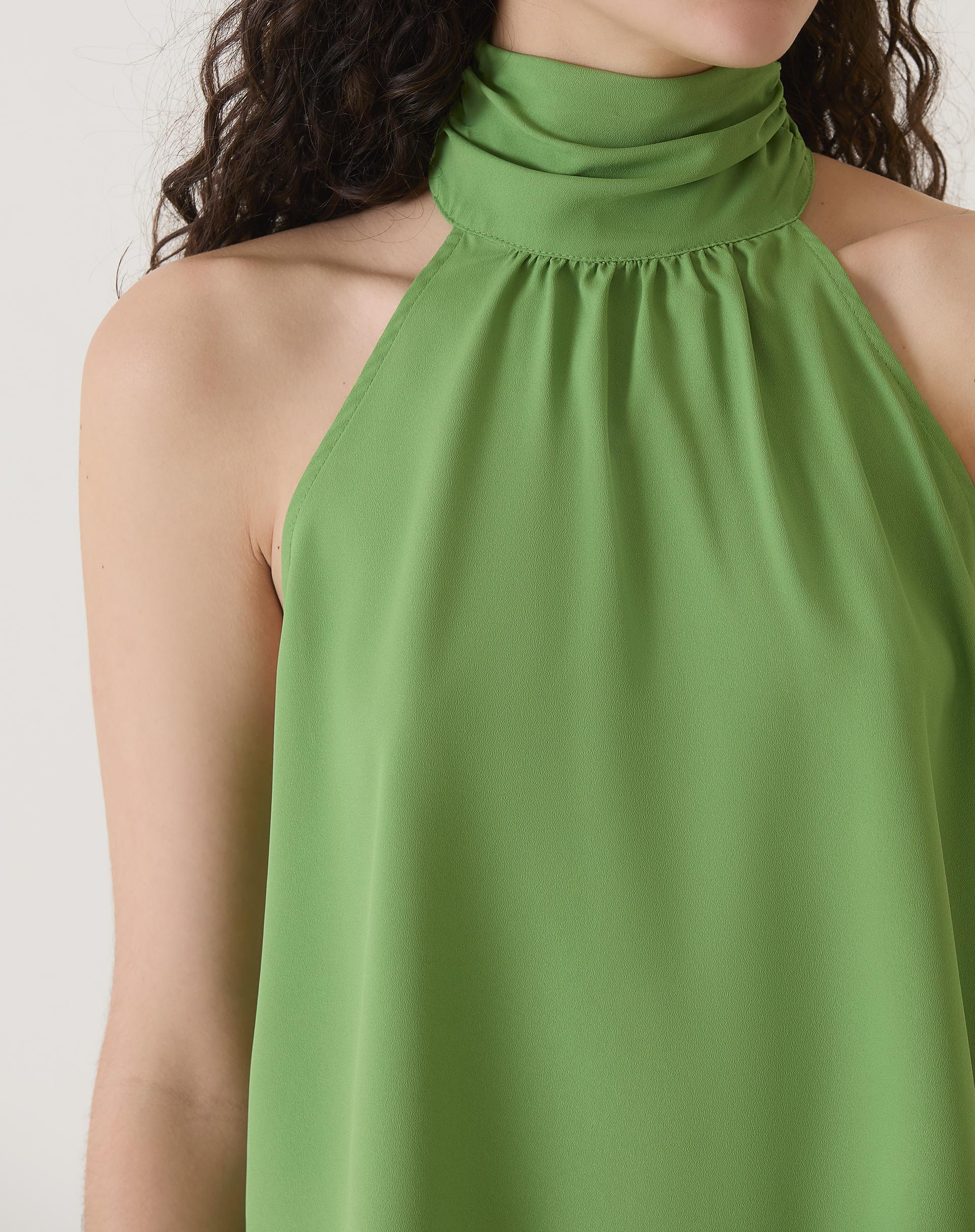 BLUSA DECOTE HALTER DE CREPE - VERDE