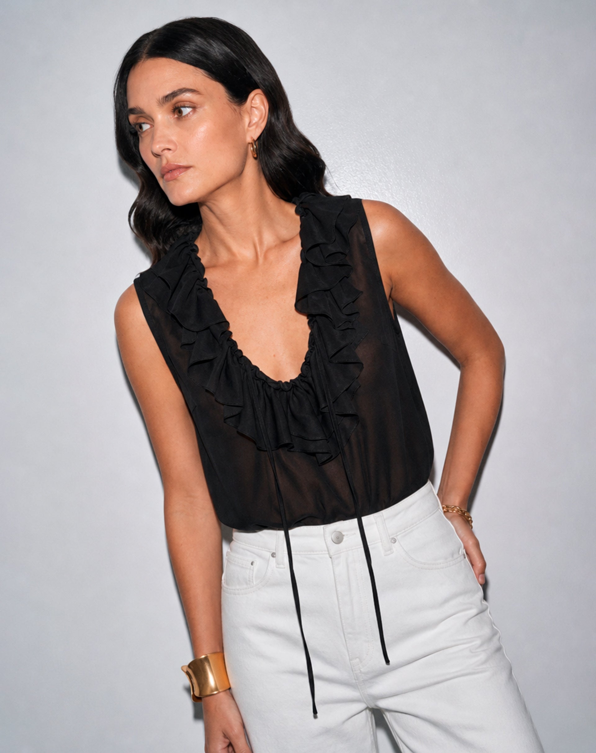 Blusa com Gola de Babados - Preto