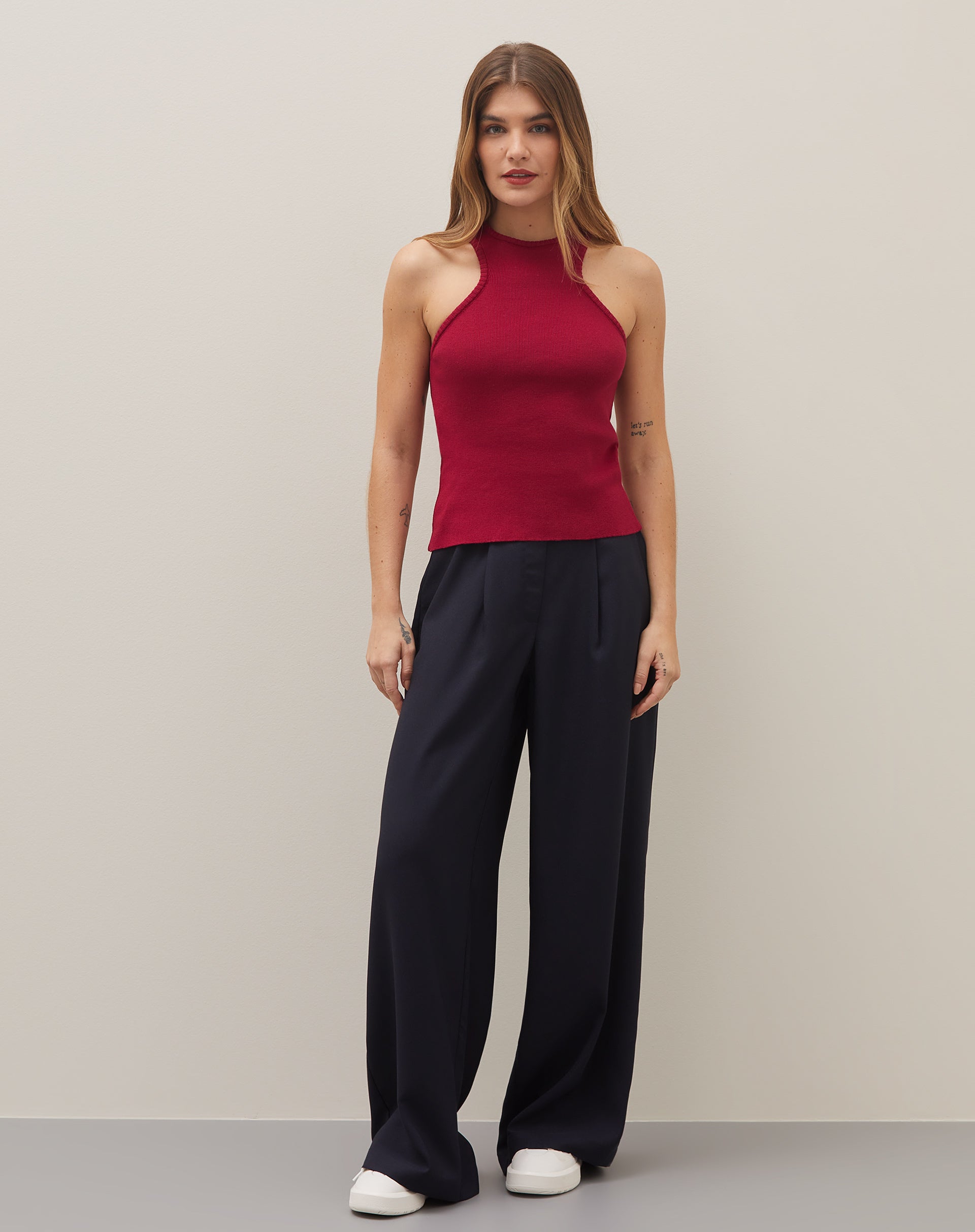 BLUSA COM DECOTE HALTER DE TRICOT - ROSA ESCURO