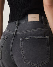 CALÇA MOM JEANS CROPPED - PRETO
