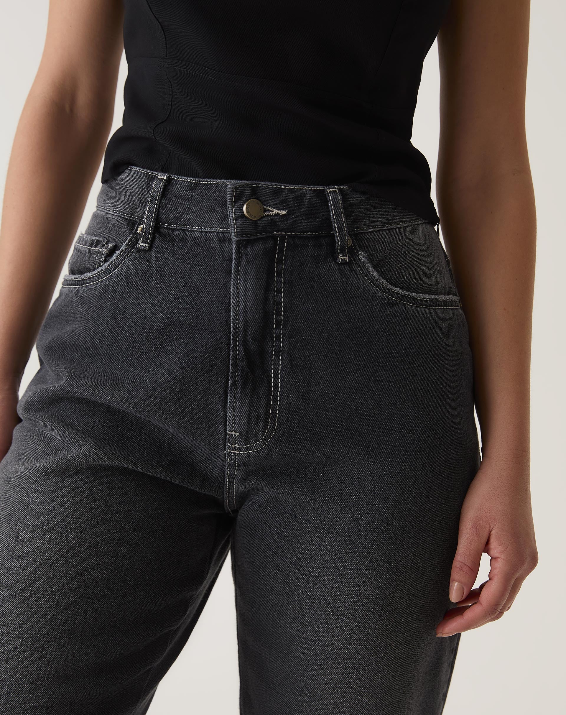 CALÇA MOM JEANS CROPPED - PRETO