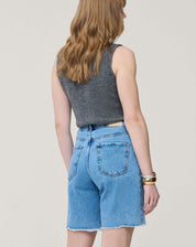 BERMUDA JEANS RETA - AZUL MÉDIO