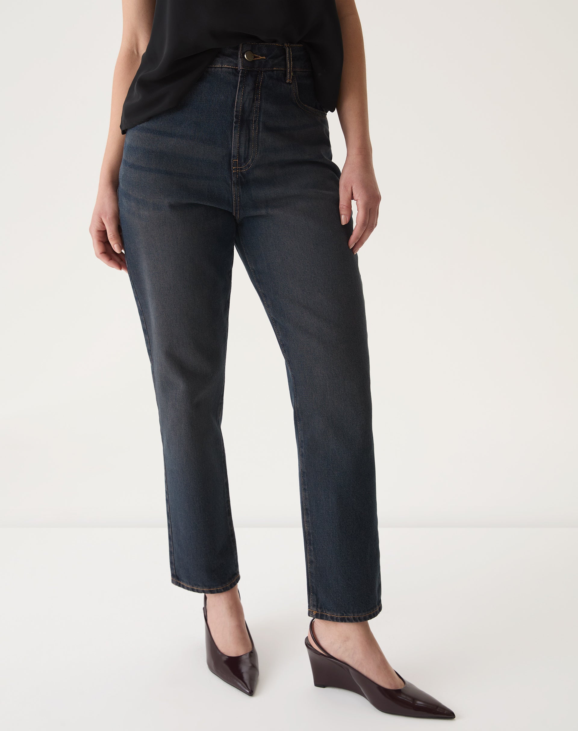 CALÇA MOM JEANS - MARROM