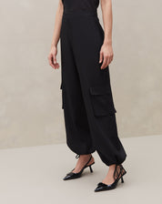 Calça Cargo com Amarração no Tornozelo  - Preto
