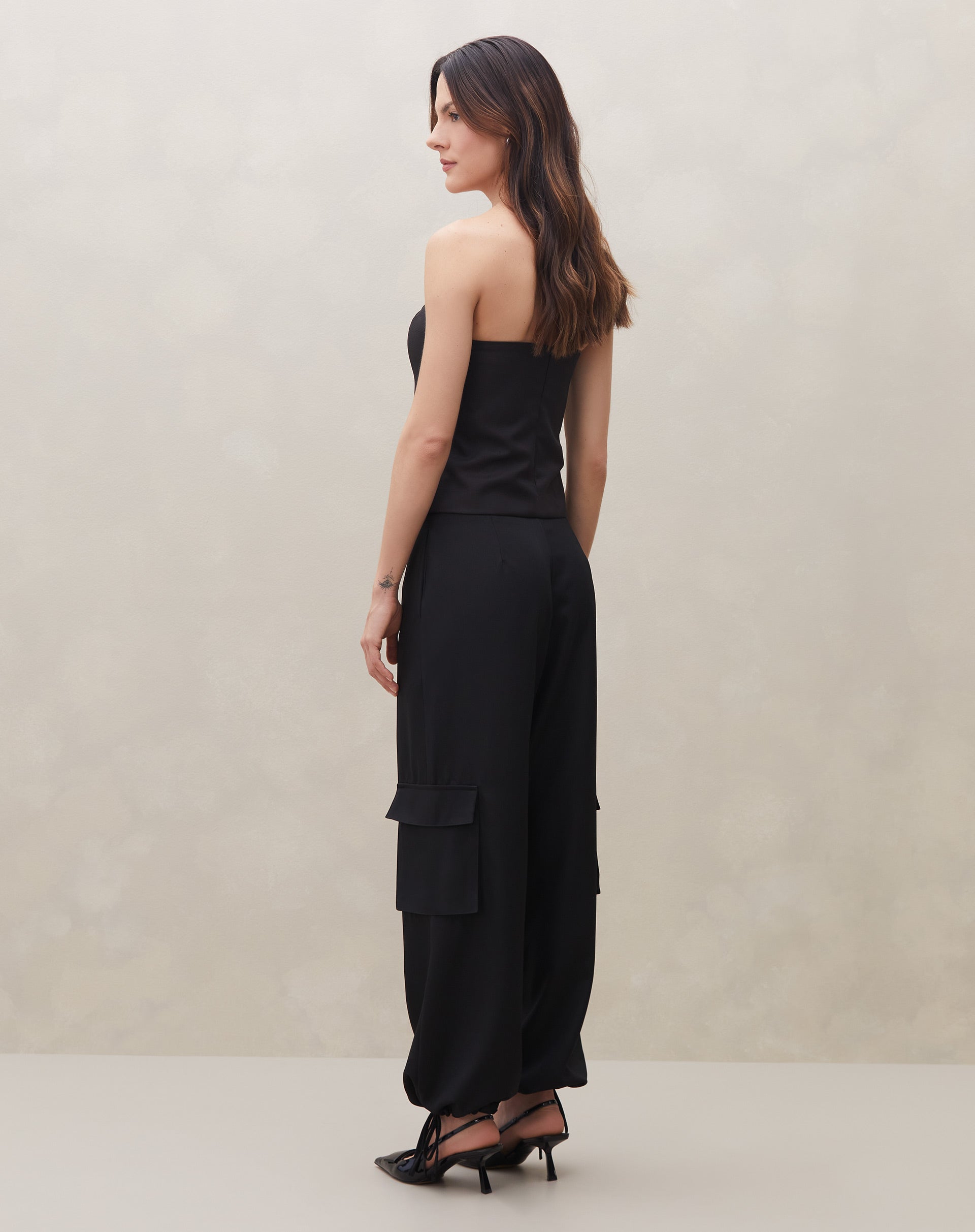 Calça Cargo com Amarração no Tornozelo  - Preto