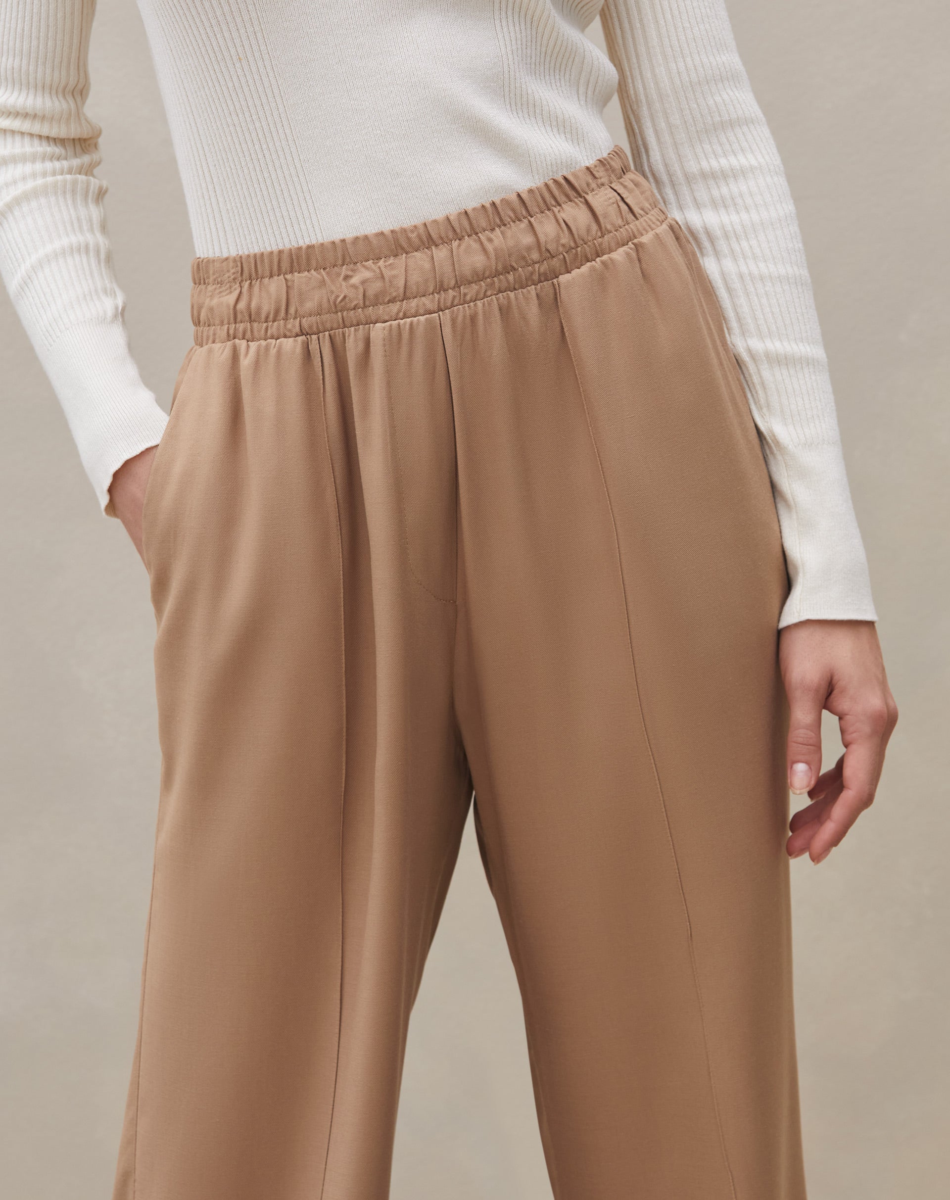 CALÇA VISCOSE CÓS ELÁSTICO COM FRISO - CAQUI
