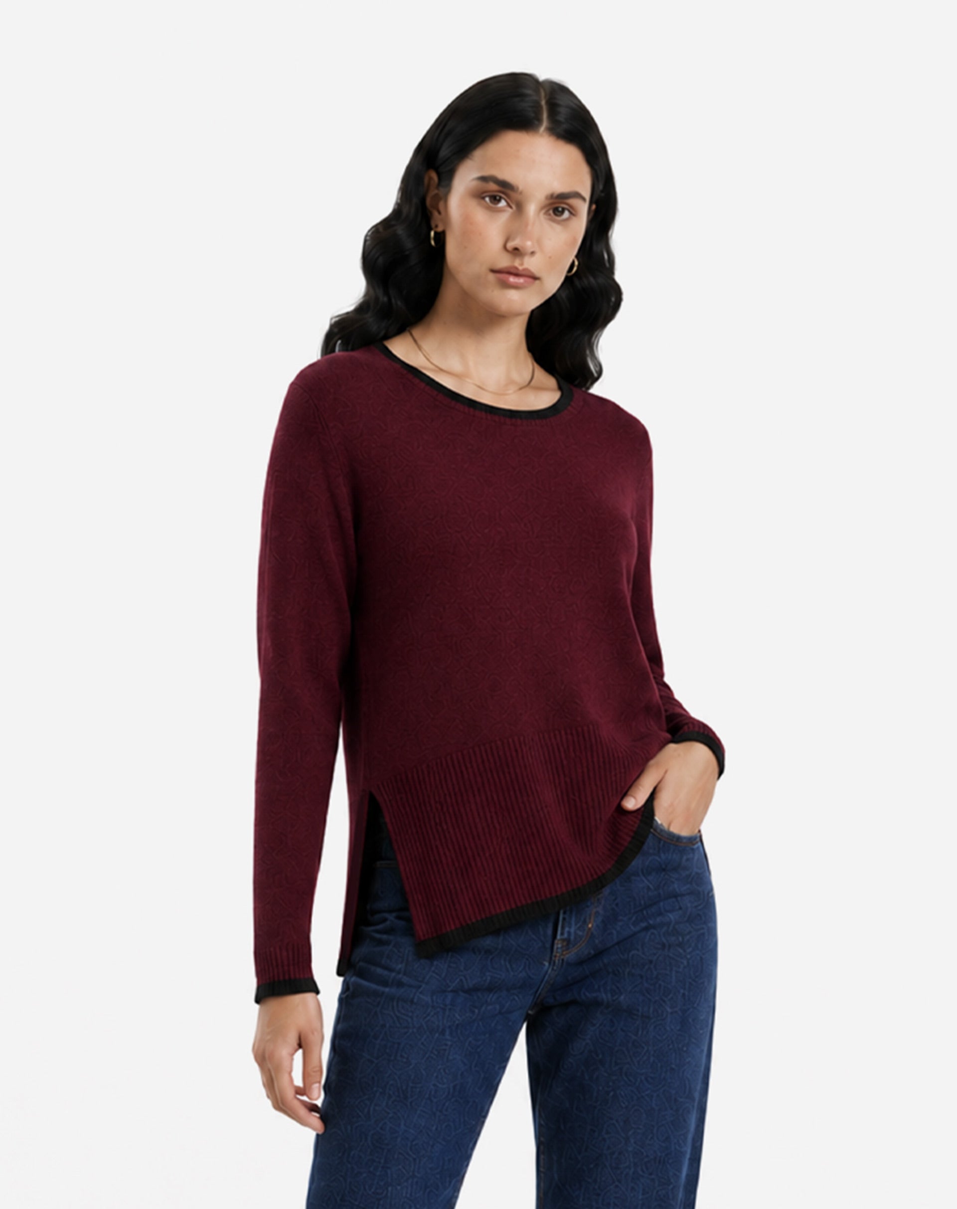Blusa com Detalhe Contrastante de Tricot - Vinho