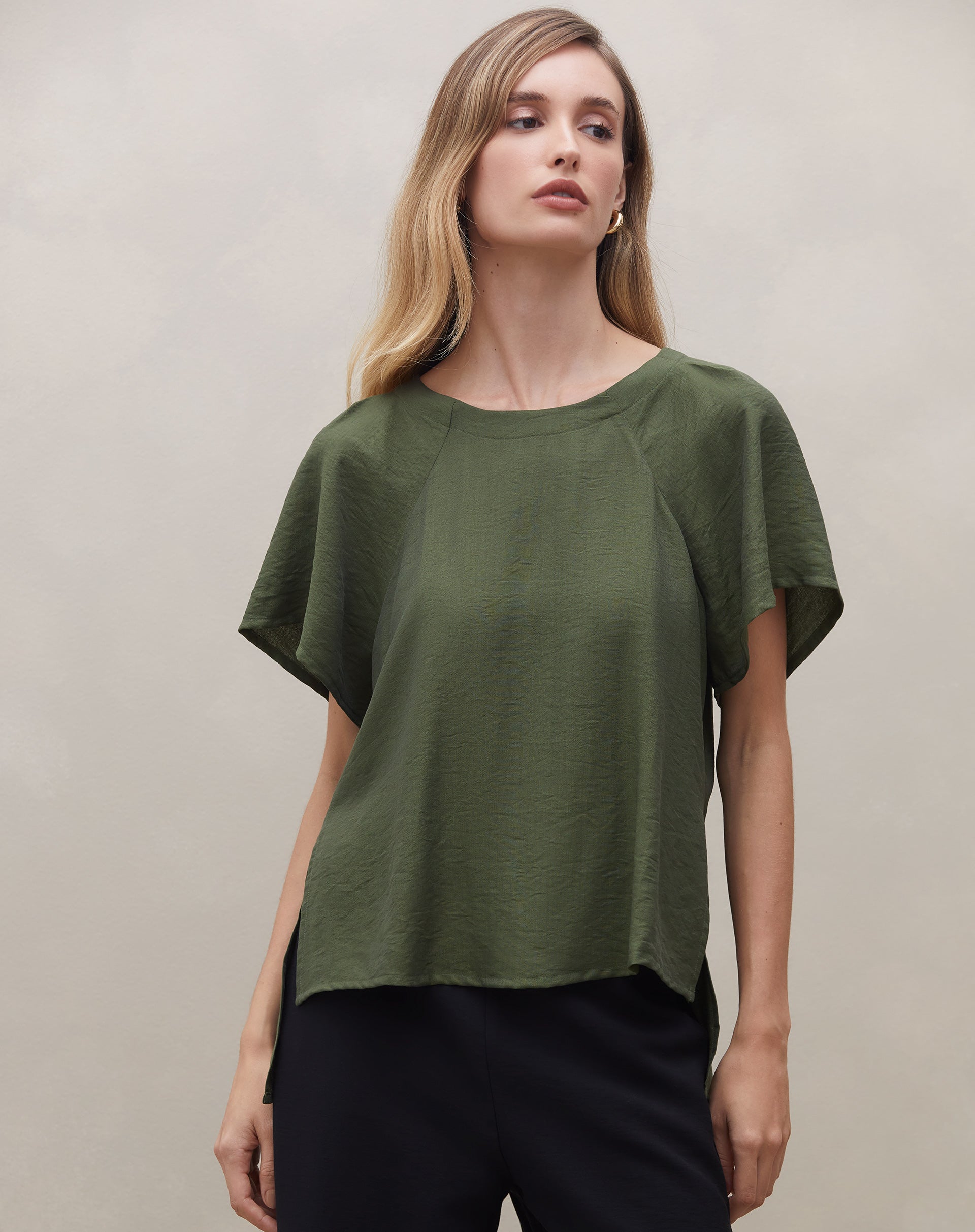 51225367_0033_blusa-ampla-de-manga-curta-verde-militar_0_1c98bcf8-84c5-4683-b298-27ab68ceafe4.jpg