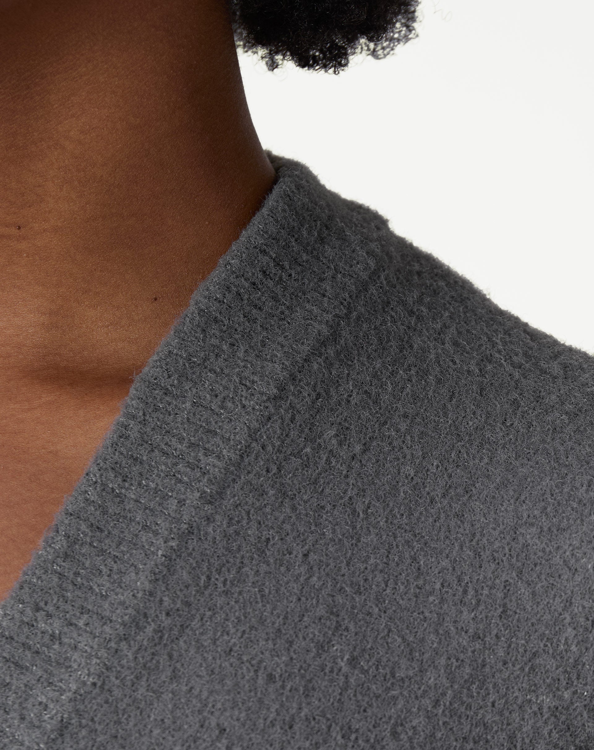 Close da textura do tecido do tricot chumbo - malha densa com superfície levemente felpuda.