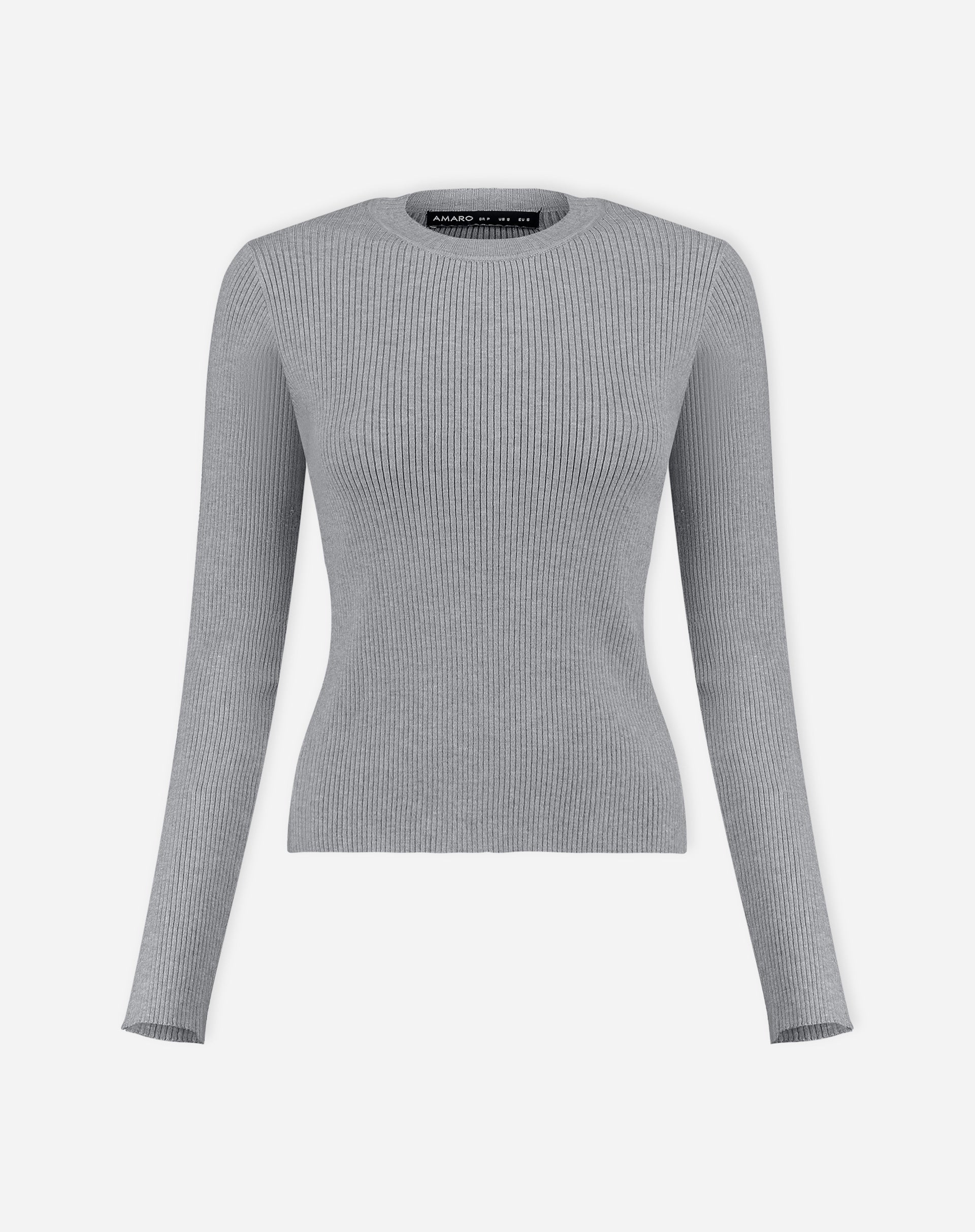 Vista traseira do suéter tricot gola careca cinza mescla em modelo, mostrando corte e barra