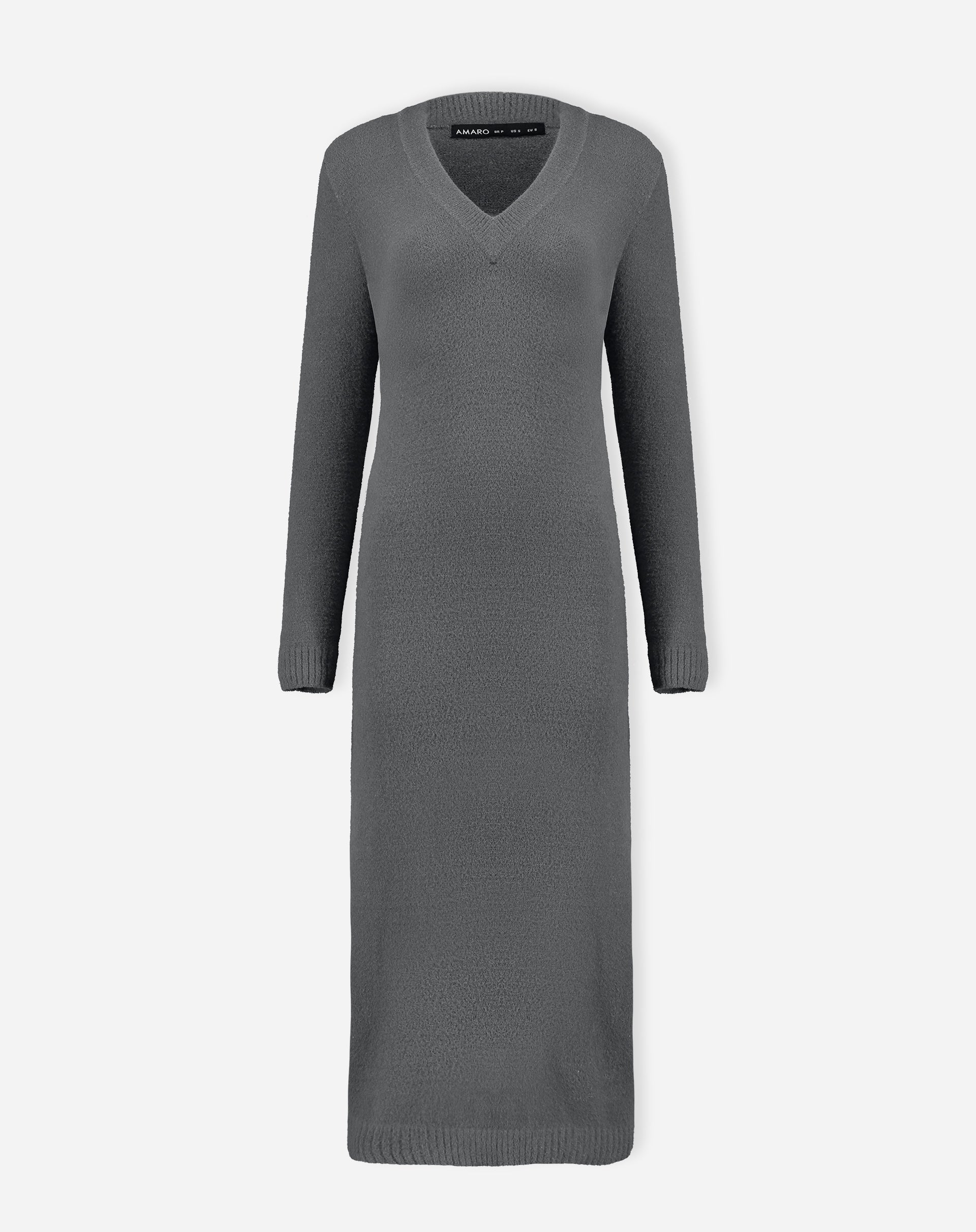 Detalhe do ombro e gola do vestido mídi tricot chumbo - acabamento em rib com costura discreta no decote.