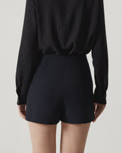 Shorts Curto Evasê de Alfaiataria - Preto