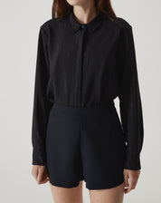 Shorts Curto Evasê de Alfaiataria - Preto