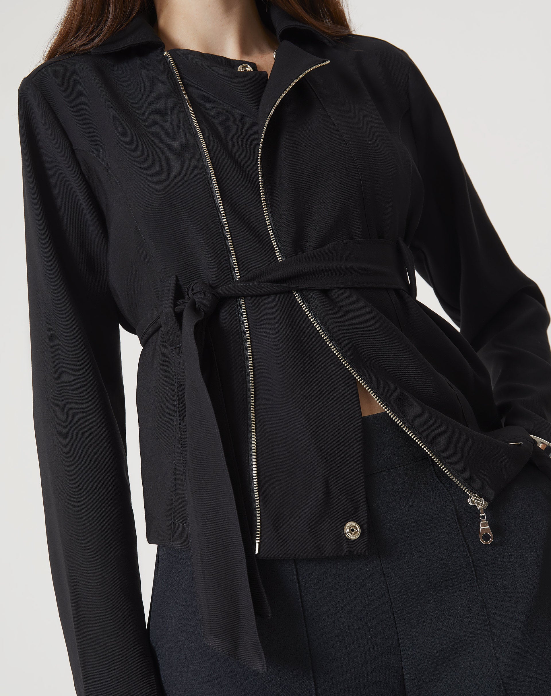 JAQUETA COM AMARRAÇÃO DE ALFAIATARIA - PRETO