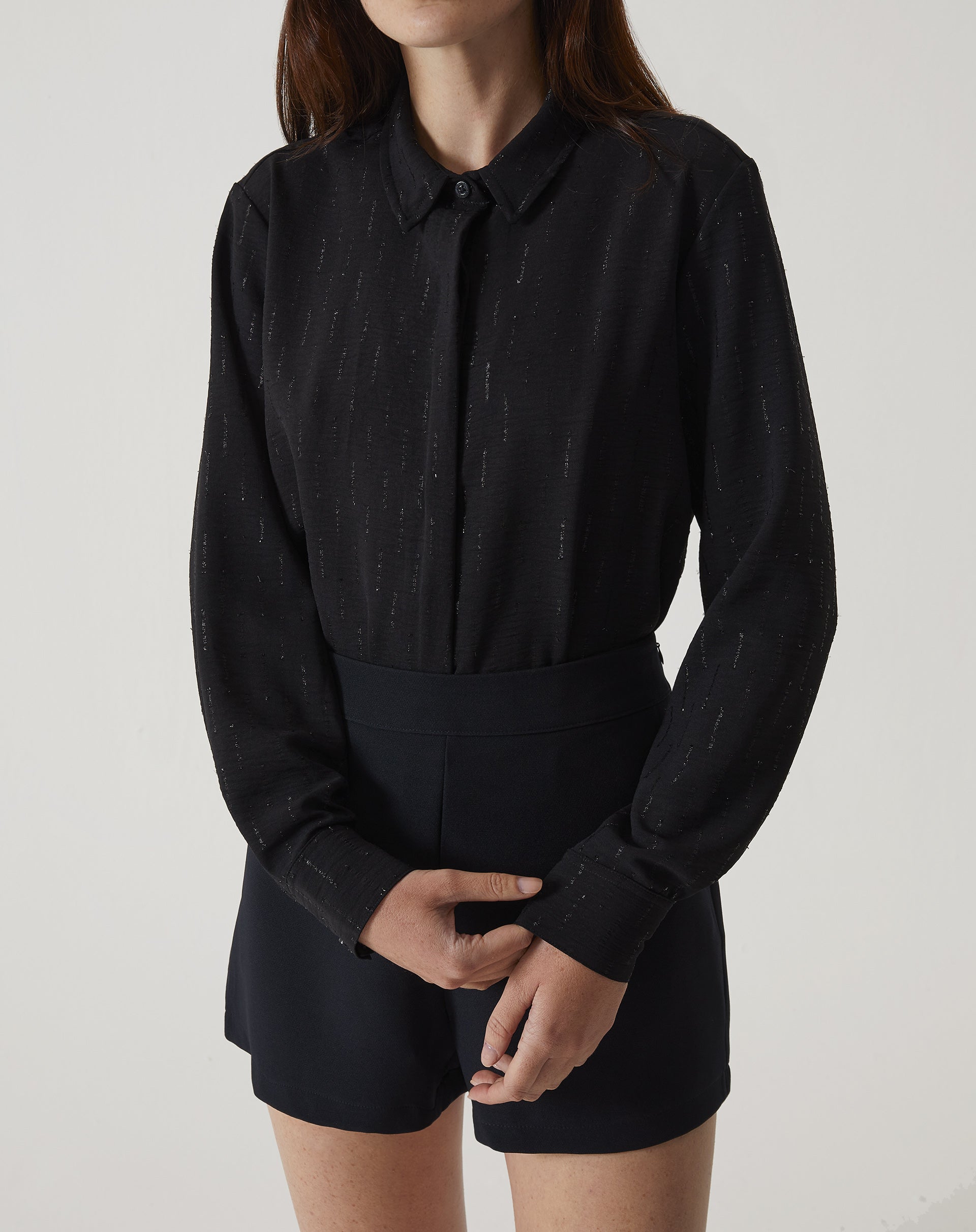 CAMISA MANGA LONGA BARRA ARREDONDADA - PRETO