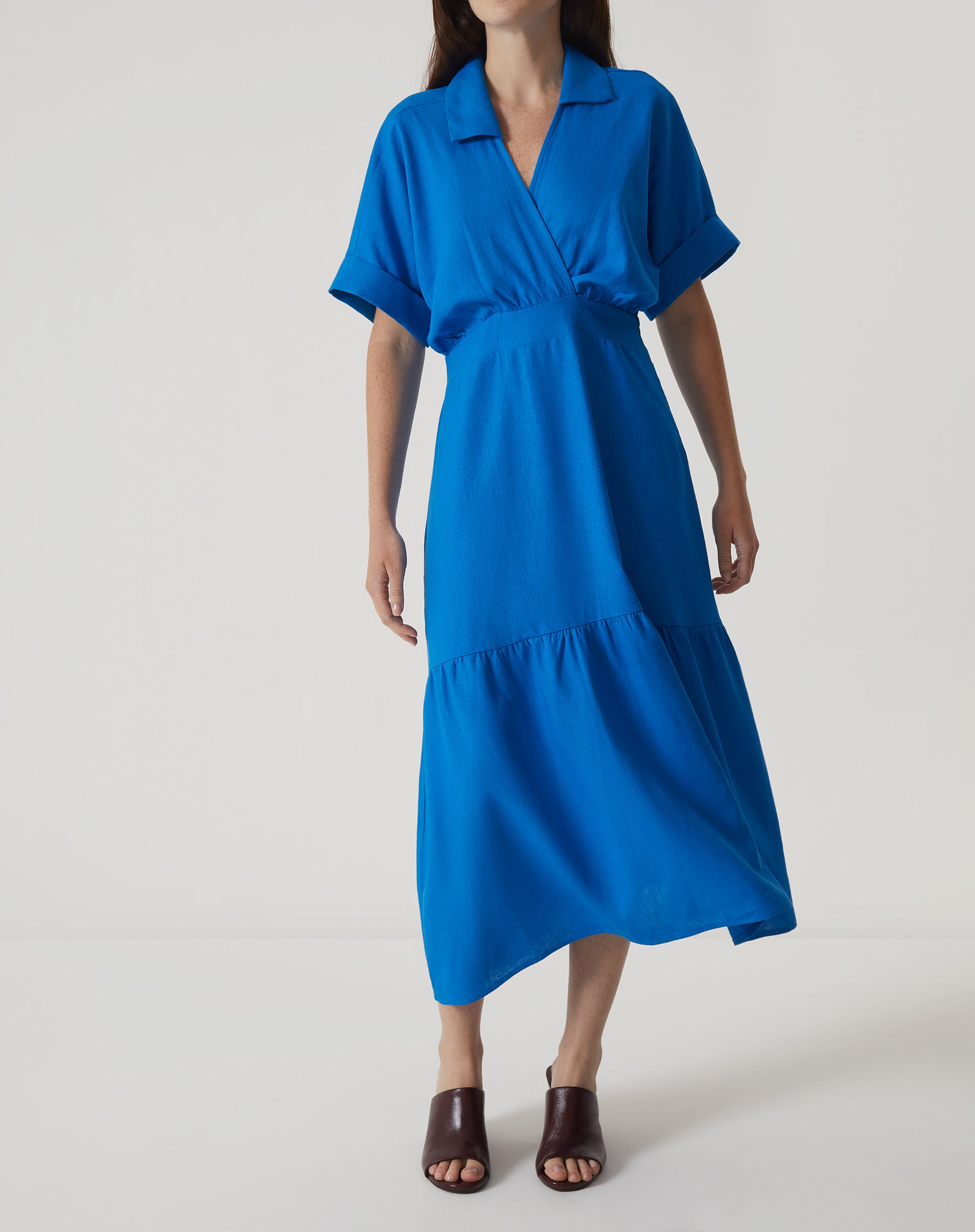 VESTIDO LONGO DECOTE V COM GOLA - AZUL