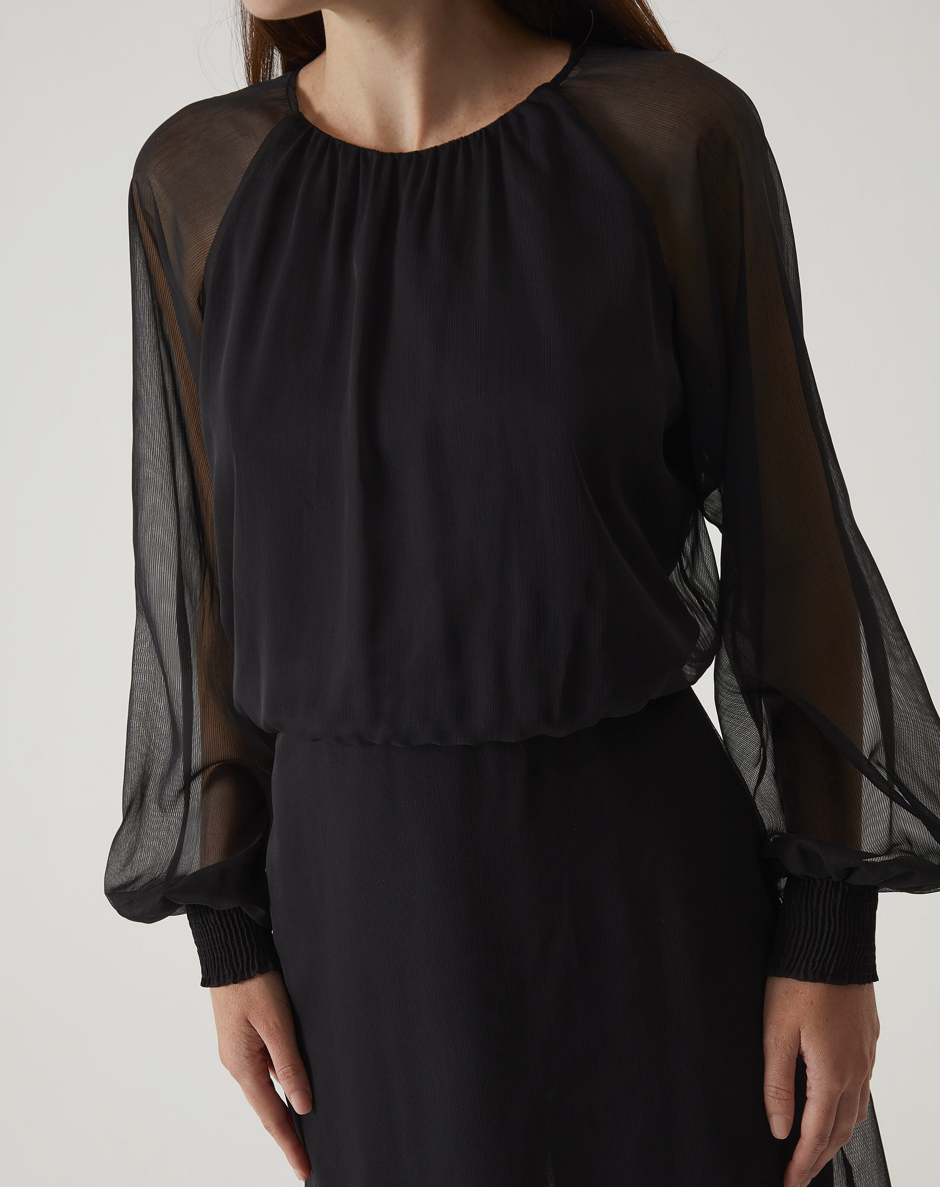 VESTIDO CURTO MANGA LONGA BUFANTE - PRETO