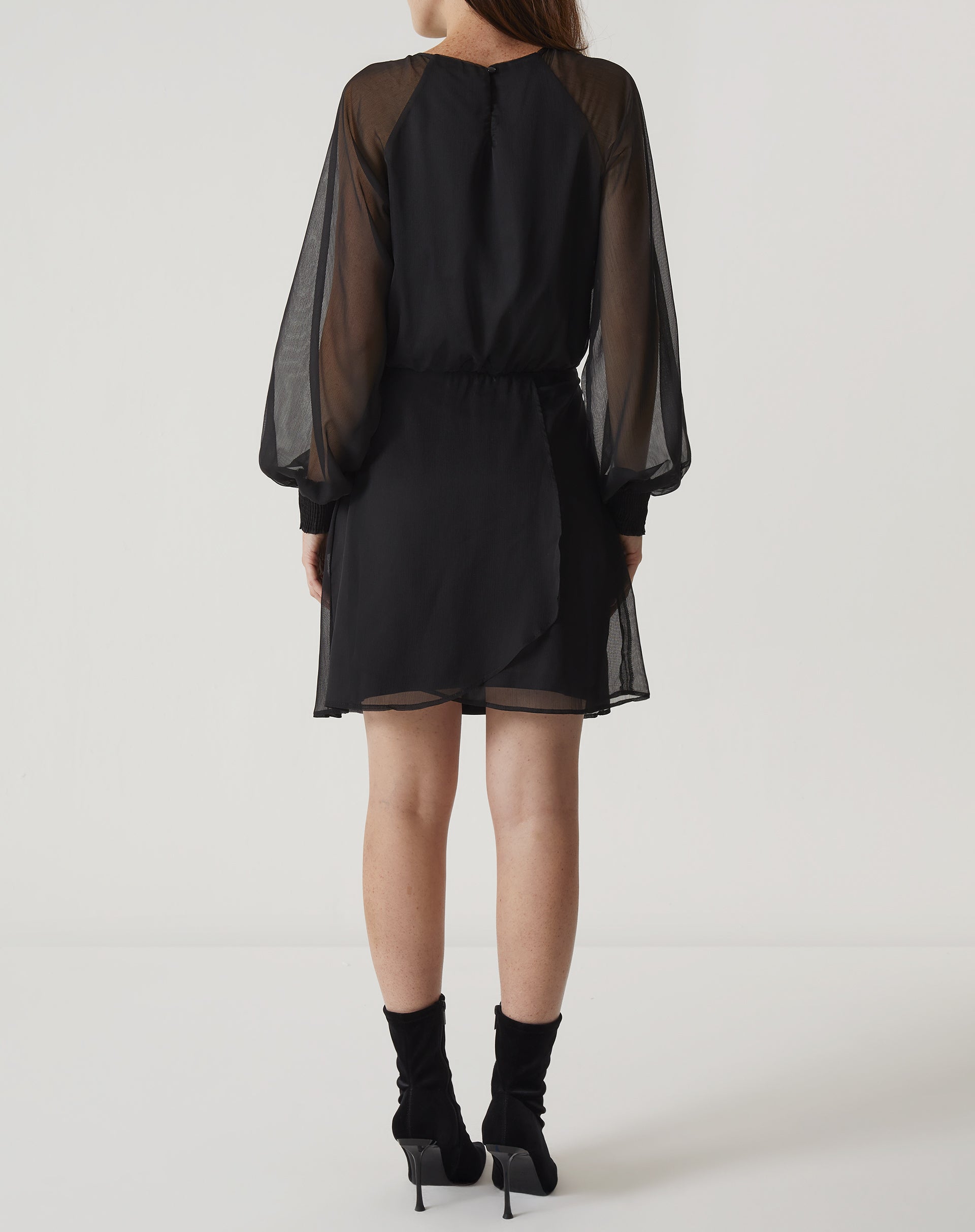 VESTIDO CURTO MANGA LONGA BUFANTE - PRETO