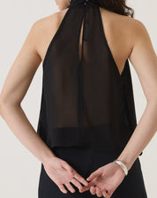 Vista traseira da blusa frente única com transparência em tecido preto.