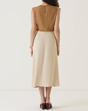 SAIA COM PREGAS DE ALFAIATARIA - AREIA