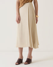 SAIA COM PREGAS DE ALFAIATARIA - AREIA