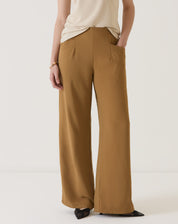 CALÇA COM BOLSOS DE ALFAIATARIA - MARROM