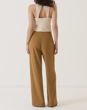 CALÇA COM BOLSOS DE ALFAIATARIA - MARROM