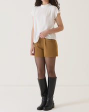 SHORTS COM PENCE DE ALFAIATARIA - MARROM