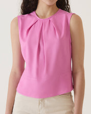 Blusa rosa com pregas de viscose, vista frontal.