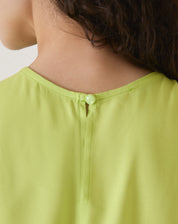 BLUSA COM PREGAS DE VISCOSE - VERDE