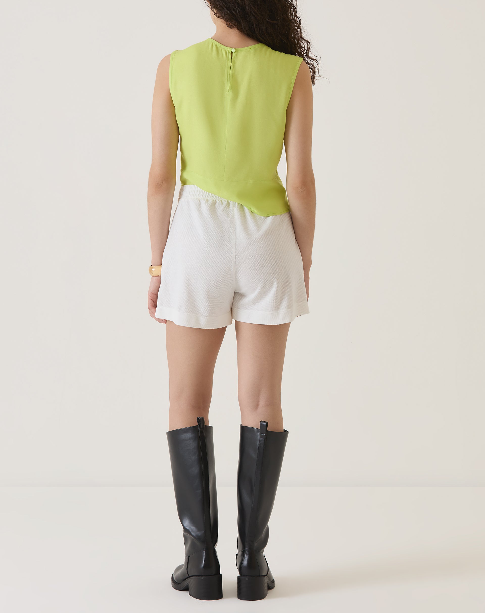 Short com Bolsos Frontais de Malha - Off-white