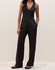 MACACÃO WIDE LEG DECOTE V REGATA - PRETO